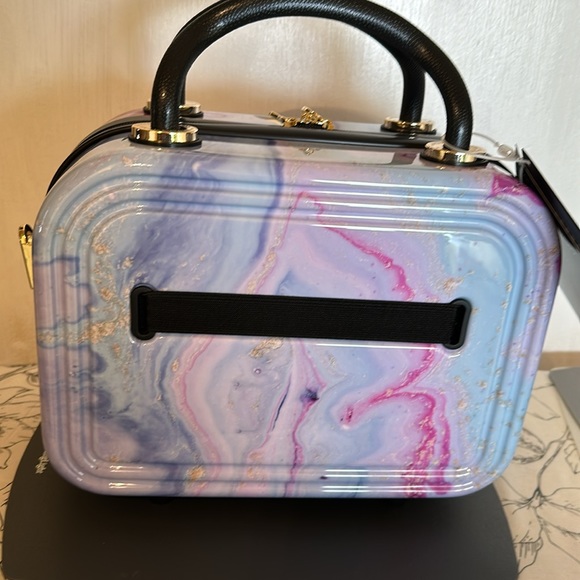 Beauty/Travel case - Picture 3 of 11